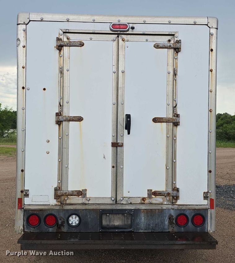 image for item DR3875 2001 Ford E350 Super Duty box truck