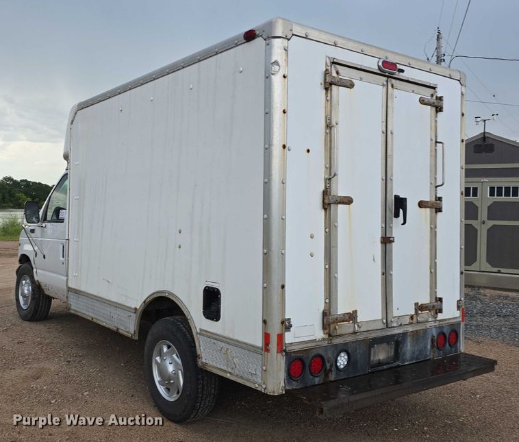image for item DR3875 2001 Ford E350 Super Duty box truck