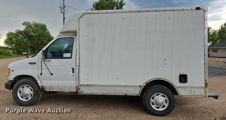 image for item DR3875 2001 Ford E350 Super Duty box truck