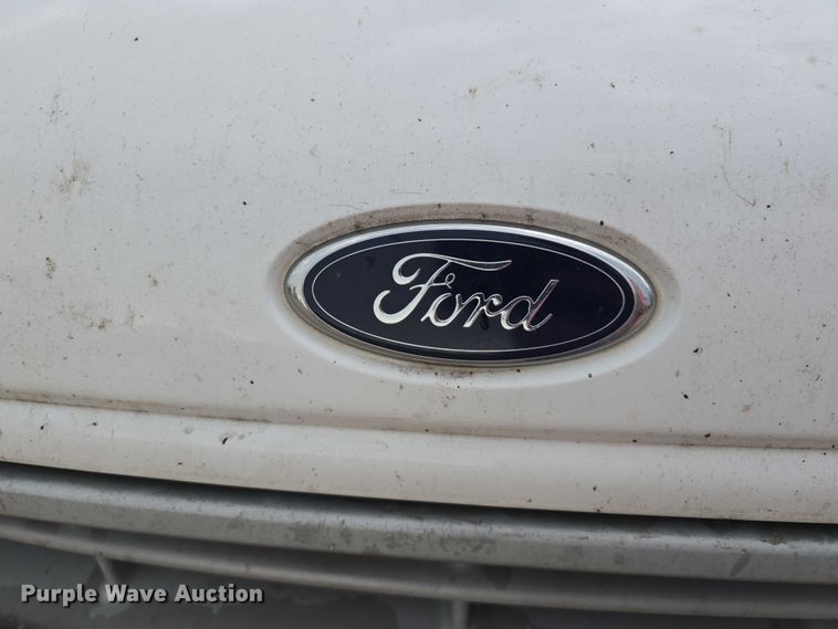 image for item DR3875 2001 Ford E350 Super Duty box truck