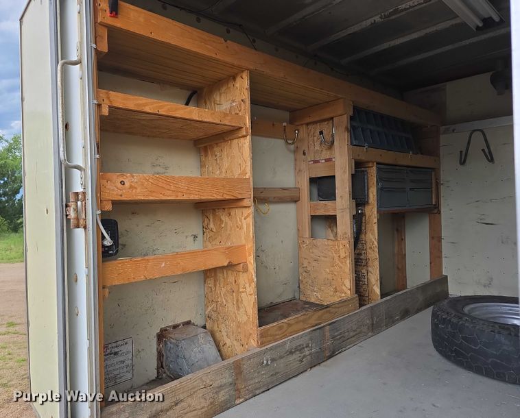 image for item DR3875 2001 Ford E350 Super Duty box truck