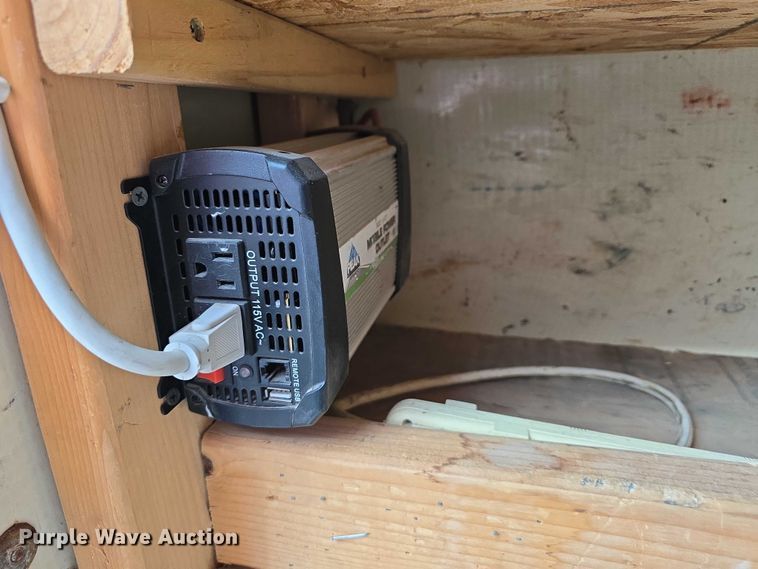 image for item DR3875 2001 Ford E350 Super Duty box truck