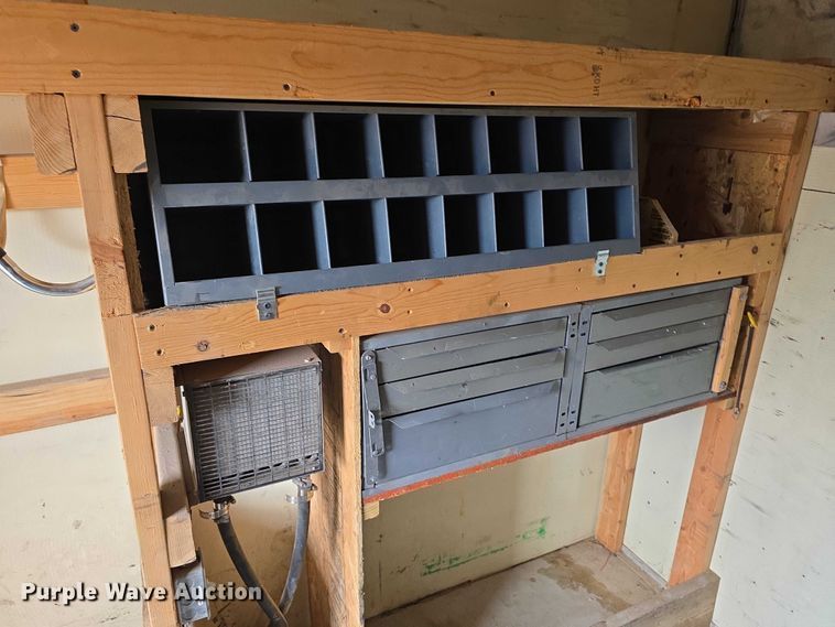 image for item DR3875 2001 Ford E350 Super Duty box truck