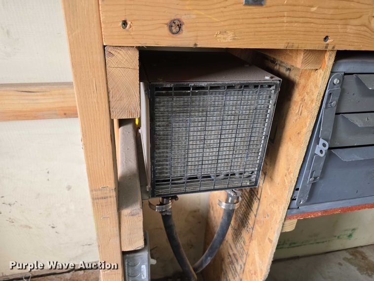 image for item DR3875 2001 Ford E350 Super Duty box truck