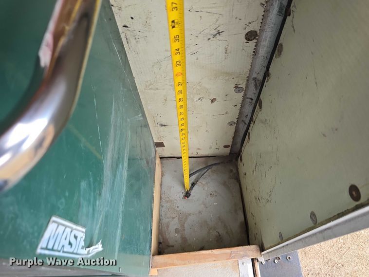 image for item DR3875 2001 Ford E350 Super Duty box truck