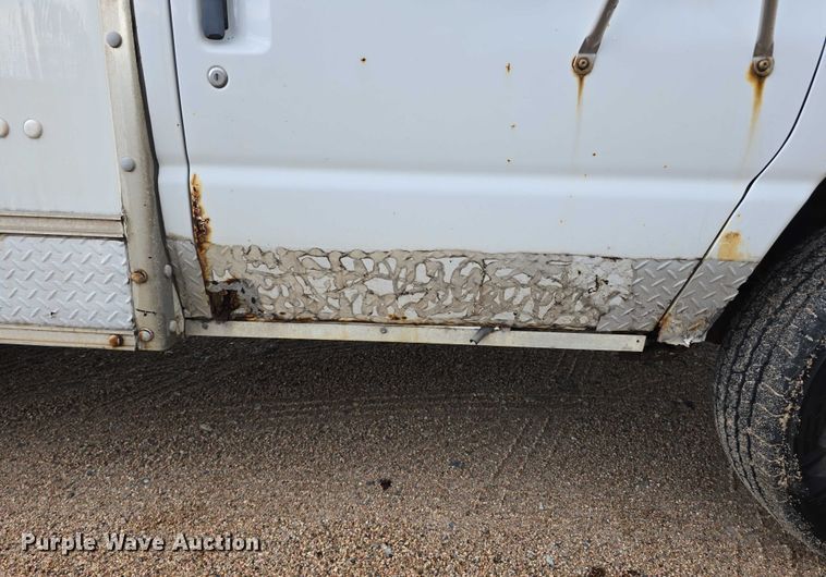 image for item DR3875 2001 Ford E350 Super Duty box truck