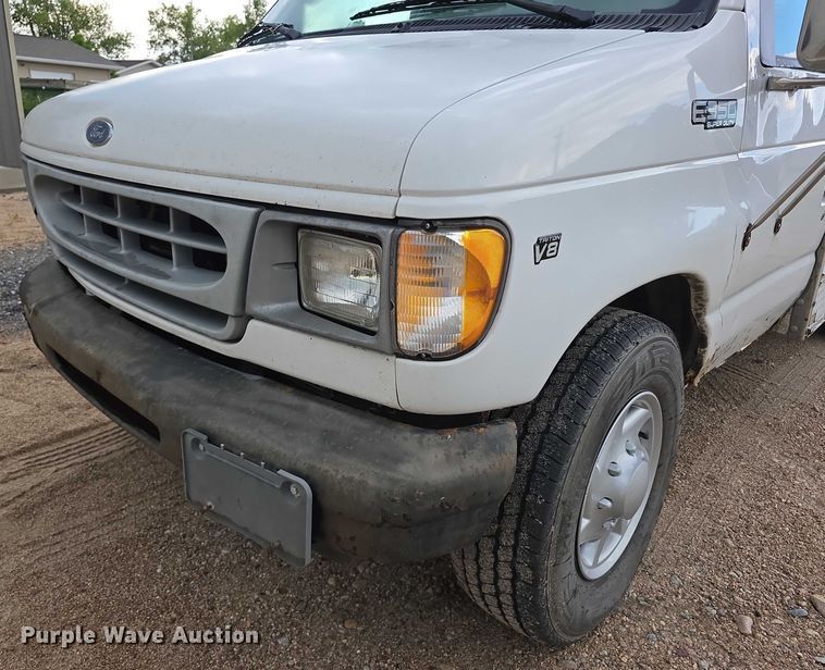 image for item DR3875 2001 Ford E350 Super Duty box truck