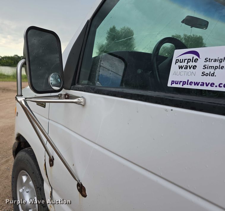 image for item DR3875 2001 Ford E350 Super Duty box truck