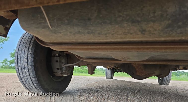 image for item DR3875 2001 Ford E350 Super Duty box truck