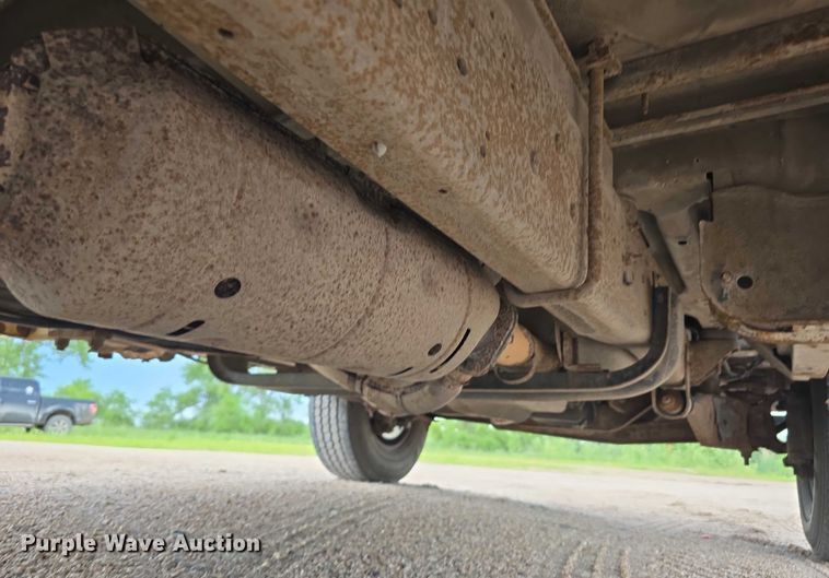 image for item DR3875 2001 Ford E350 Super Duty box truck