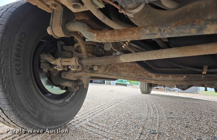 image for item DR3875 2001 Ford E350 Super Duty box truck