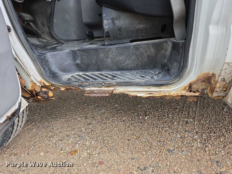 image for item DR3875 2001 Ford E350 Super Duty box truck