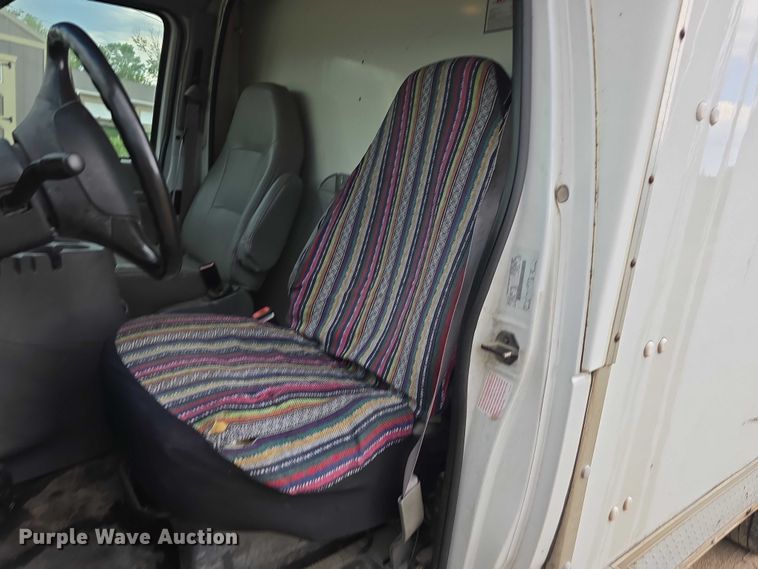 image for item DR3875 2001 Ford E350 Super Duty box truck