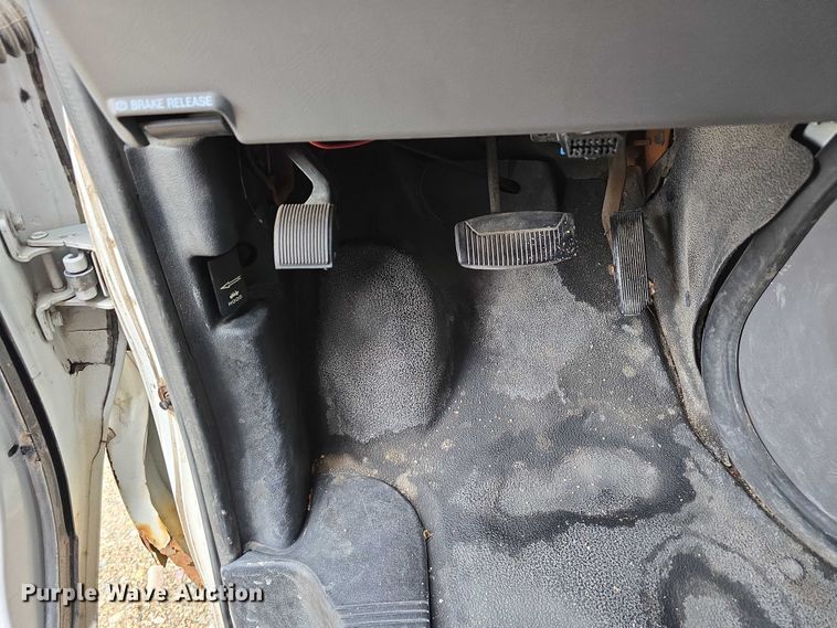 image for item DR3875 2001 Ford E350 Super Duty box truck