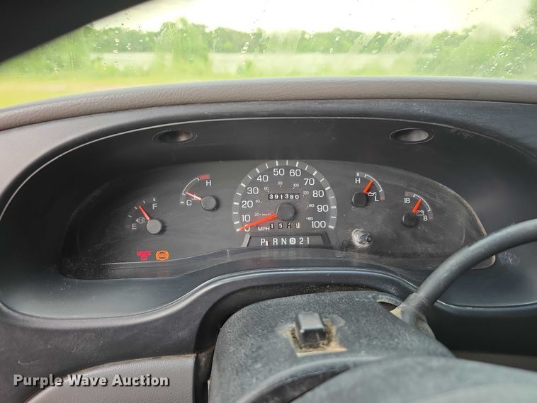 image for item DR3875 2001 Ford E350 Super Duty box truck