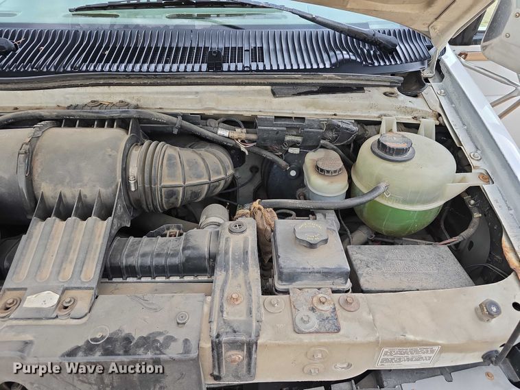 image for item DR3875 2001 Ford E350 Super Duty box truck