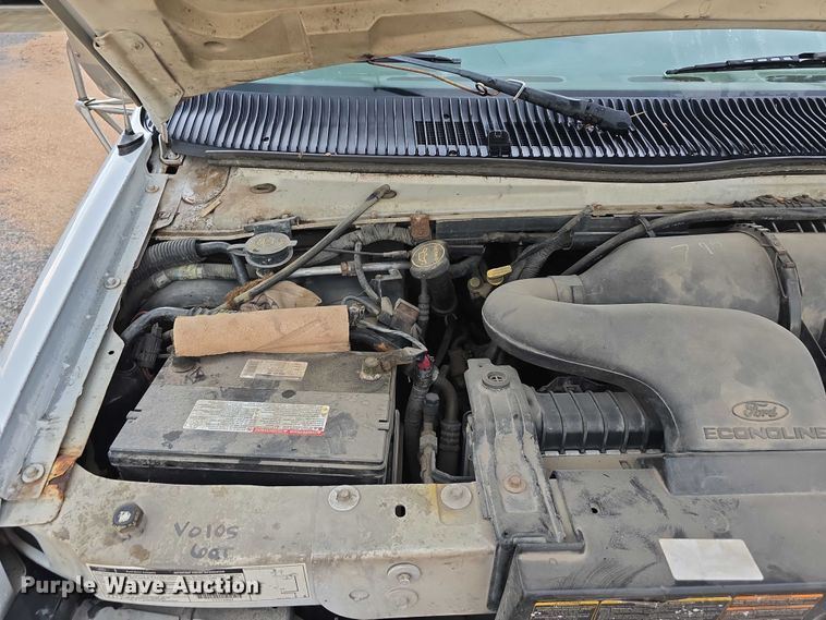 image for item DR3875 2001 Ford E350 Super Duty box truck