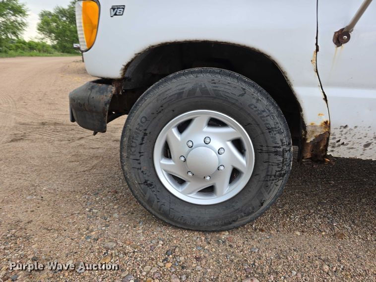 image for item DR3875 2001 Ford E350 Super Duty box truck