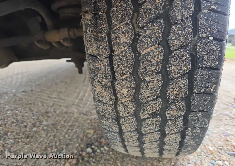 image for item DR3875 2001 Ford E350 Super Duty box truck