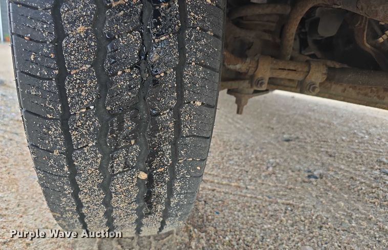 image for item DR3875 2001 Ford E350 Super Duty box truck