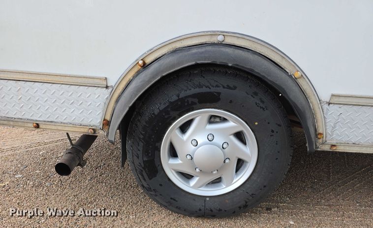 image for item DR3875 2001 Ford E350 Super Duty box truck