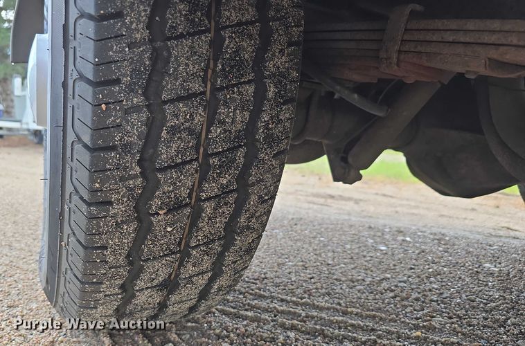 image for item DR3875 2001 Ford E350 Super Duty box truck