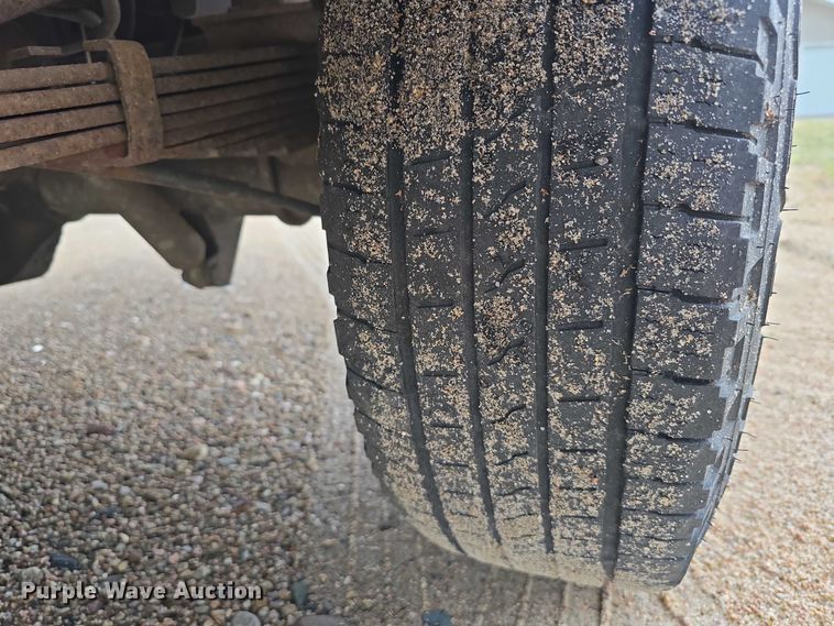 image for item DR3875 2001 Ford E350 Super Duty box truck