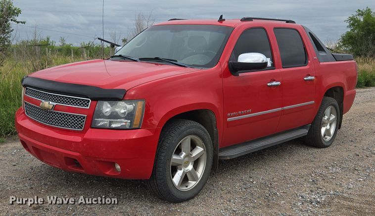 image for item DR3883 2010 Chevrolet Avalanche LTZ  Crew Cab pickup truck