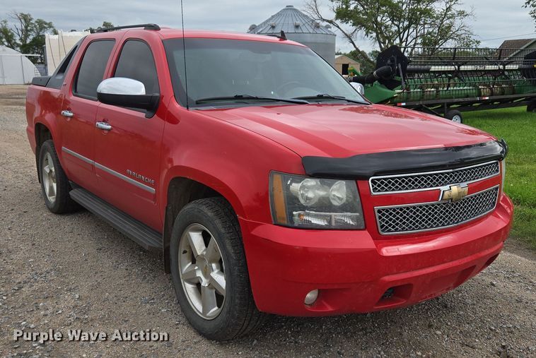image for item DR3883 2010 Chevrolet Avalanche LTZ  Crew Cab pickup truck