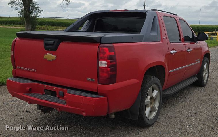 image for item DR3883 2010 Chevrolet Avalanche LTZ  Crew Cab pickup truck