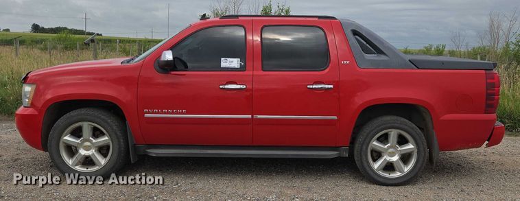 image for item DR3883 2010 Chevrolet Avalanche LTZ  Crew Cab pickup truck