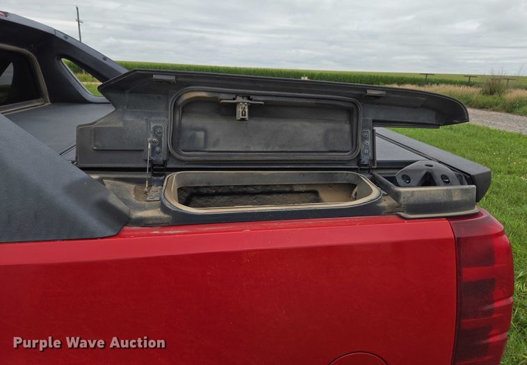 image for item DR3883 2010 Chevrolet Avalanche LTZ  Crew Cab pickup truck