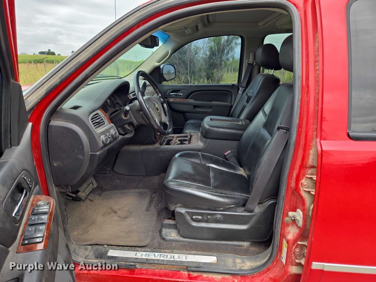 image for item DR3883 2010 Chevrolet Avalanche LTZ  Crew Cab pickup truck