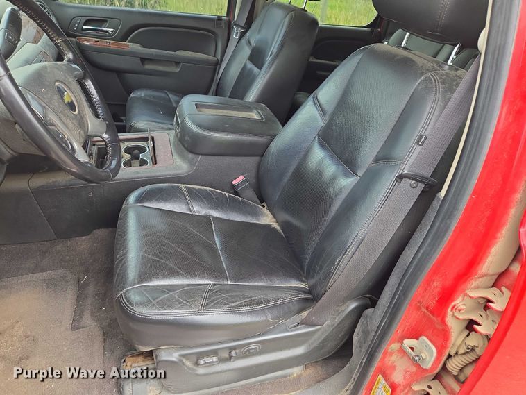 image for item DR3883 2010 Chevrolet Avalanche LTZ  Crew Cab pickup truck