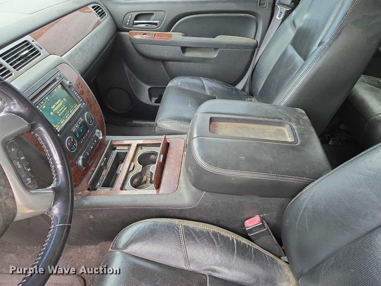 image for item DR3883 2010 Chevrolet Avalanche LTZ  Crew Cab pickup truck