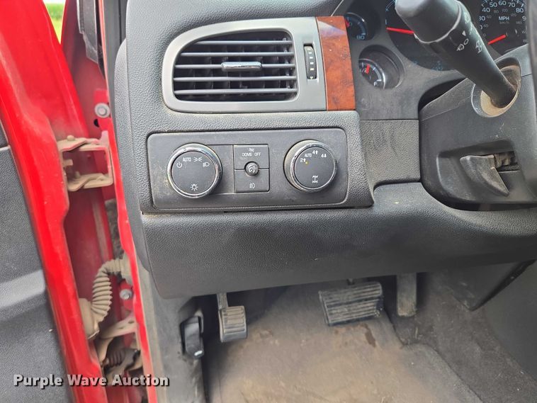 image for item DR3883 2010 Chevrolet Avalanche LTZ  Crew Cab pickup truck