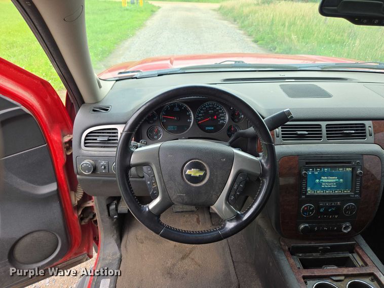 image for item DR3883 2010 Chevrolet Avalanche LTZ  Crew Cab pickup truck