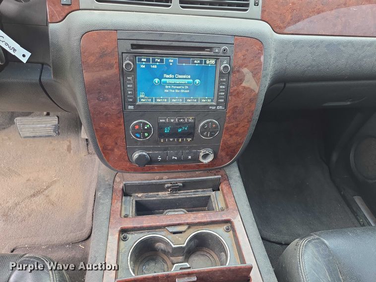 image for item DR3883 2010 Chevrolet Avalanche LTZ  Crew Cab pickup truck