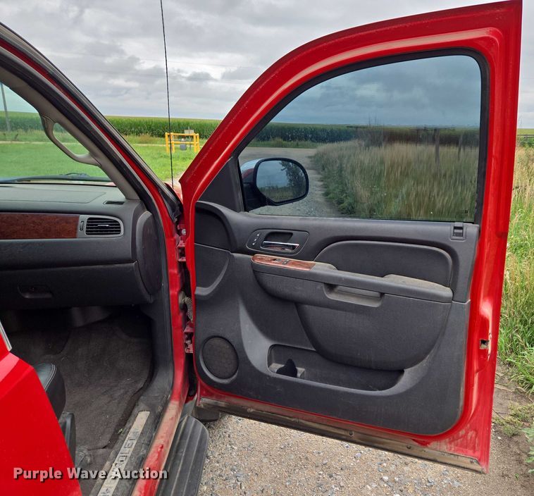 image for item DR3883 2010 Chevrolet Avalanche LTZ  Crew Cab pickup truck