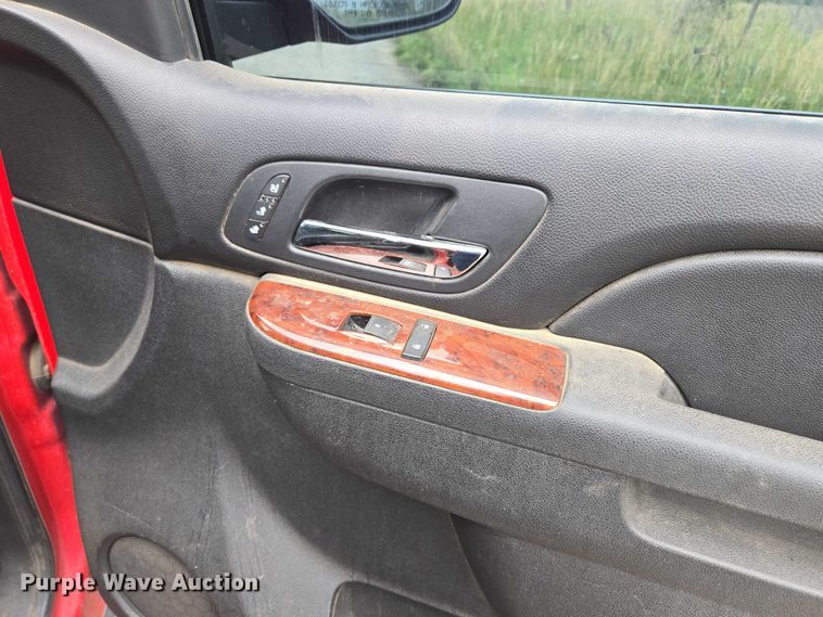 image for item DR3883 2010 Chevrolet Avalanche LTZ  Crew Cab pickup truck