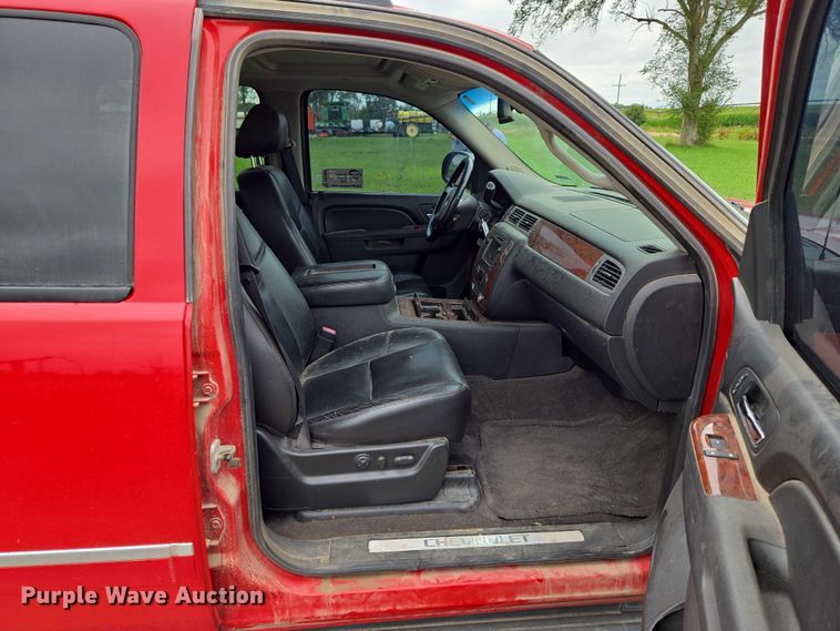 image for item DR3883 2010 Chevrolet Avalanche LTZ  Crew Cab pickup truck