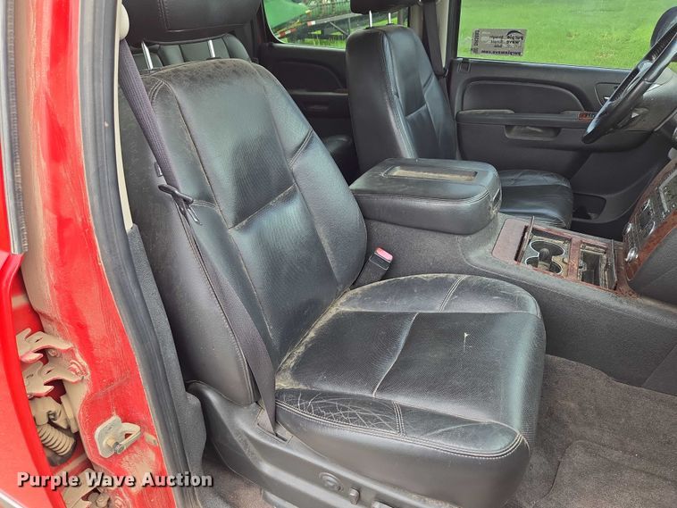 image for item DR3883 2010 Chevrolet Avalanche LTZ  Crew Cab pickup truck