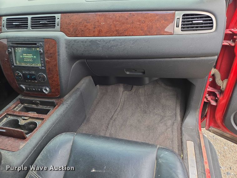 image for item DR3883 2010 Chevrolet Avalanche LTZ  Crew Cab pickup truck