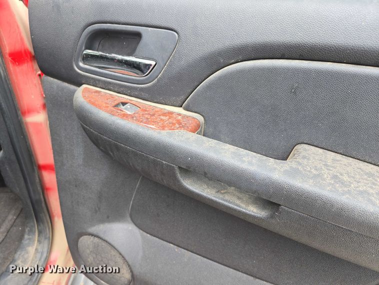 image for item DR3883 2010 Chevrolet Avalanche LTZ  Crew Cab pickup truck