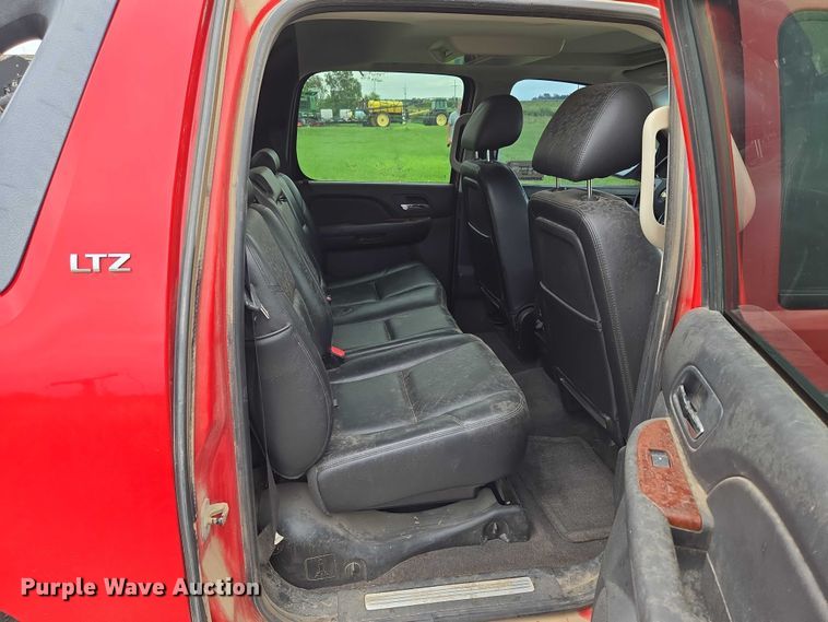 image for item DR3883 2010 Chevrolet Avalanche LTZ  Crew Cab pickup truck