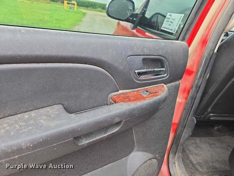 image for item DR3883 2010 Chevrolet Avalanche LTZ  Crew Cab pickup truck