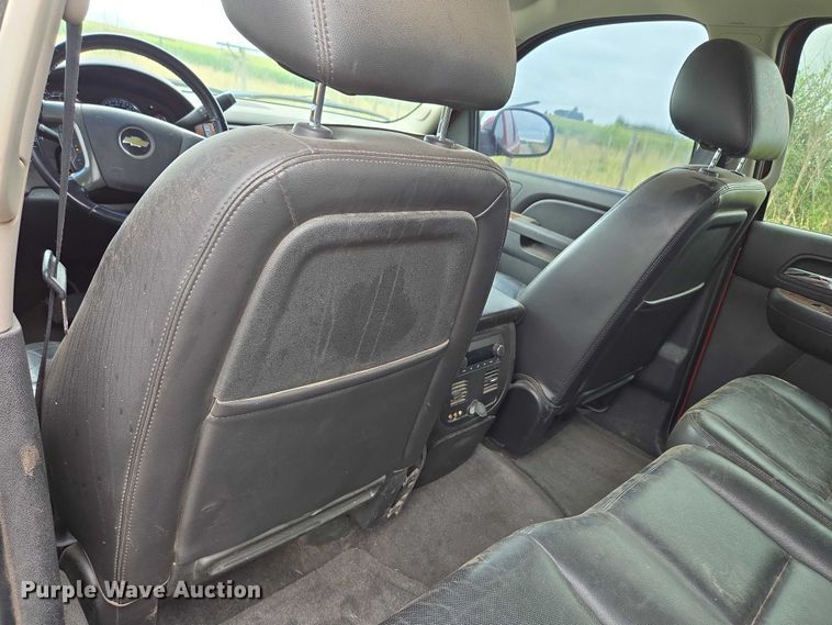 image for item DR3883 2010 Chevrolet Avalanche LTZ  Crew Cab pickup truck