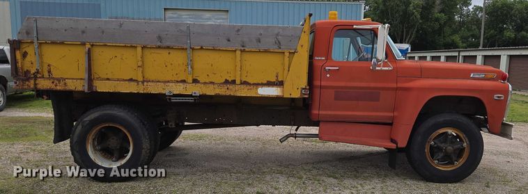 image for item DR3885 1970 Ford F750 dump truck