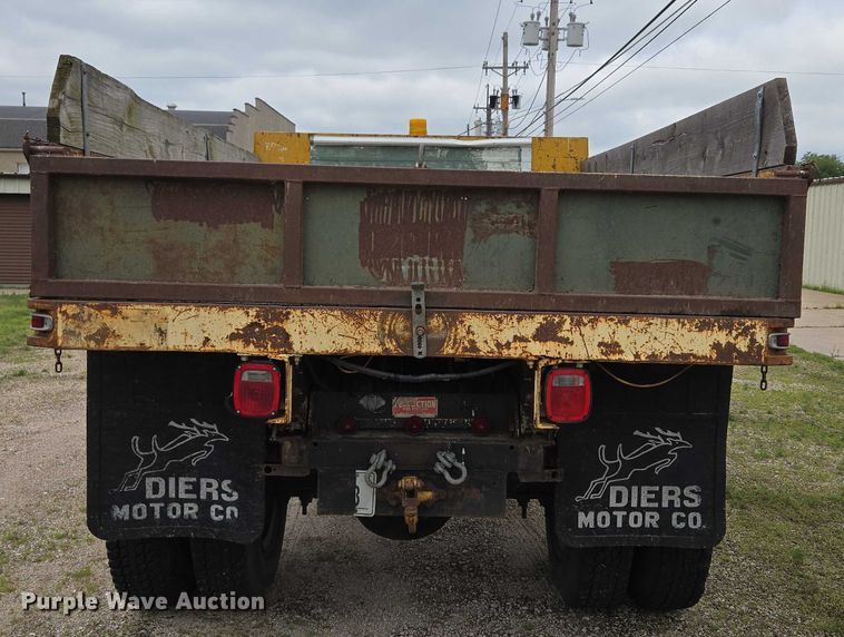 image for item DR3885 1970 Ford F750 dump truck