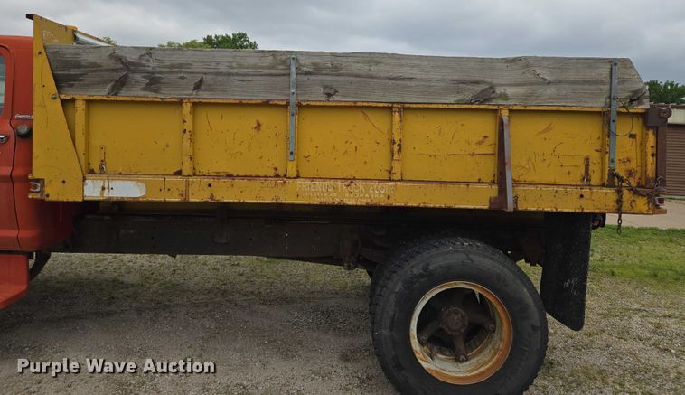 image for item DR3885 1970 Ford F750 dump truck